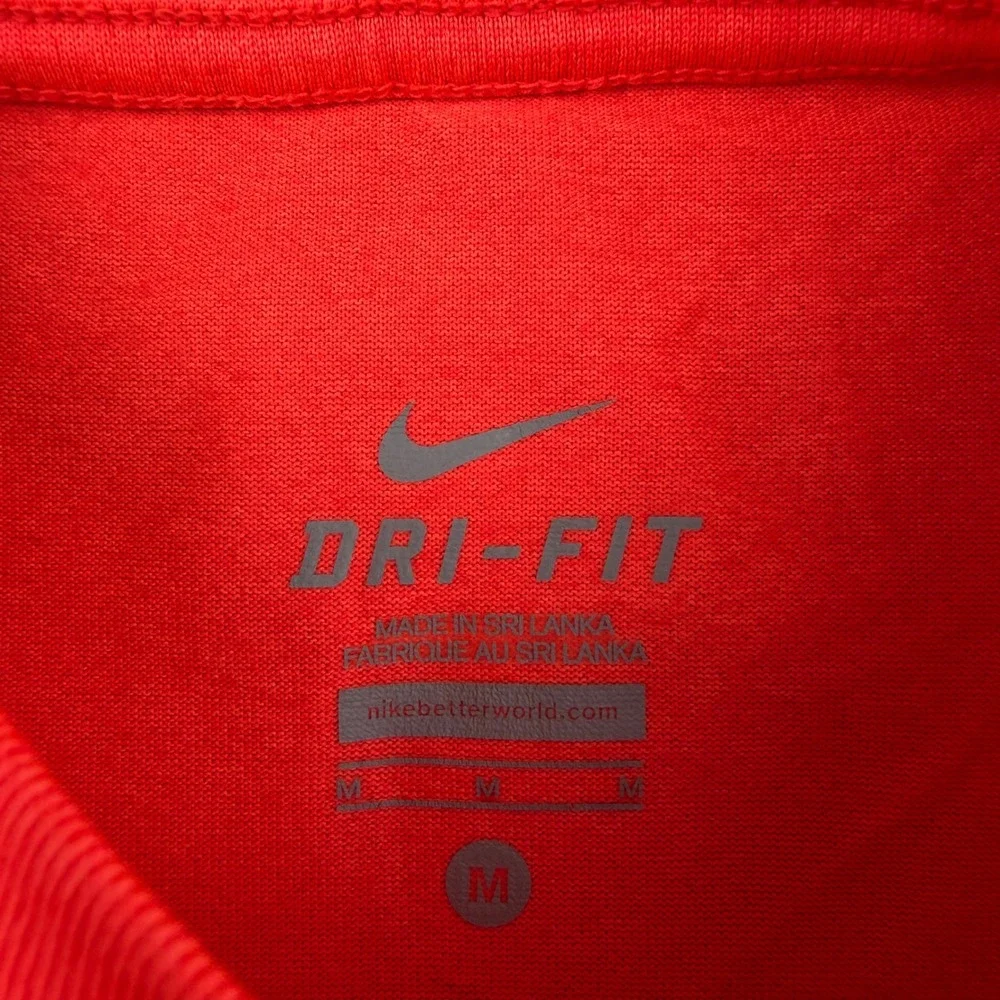 Nike Dri-FIT Training Shirt Men's Size M Red Short‎ Sleeve Swoosh Logo Tee